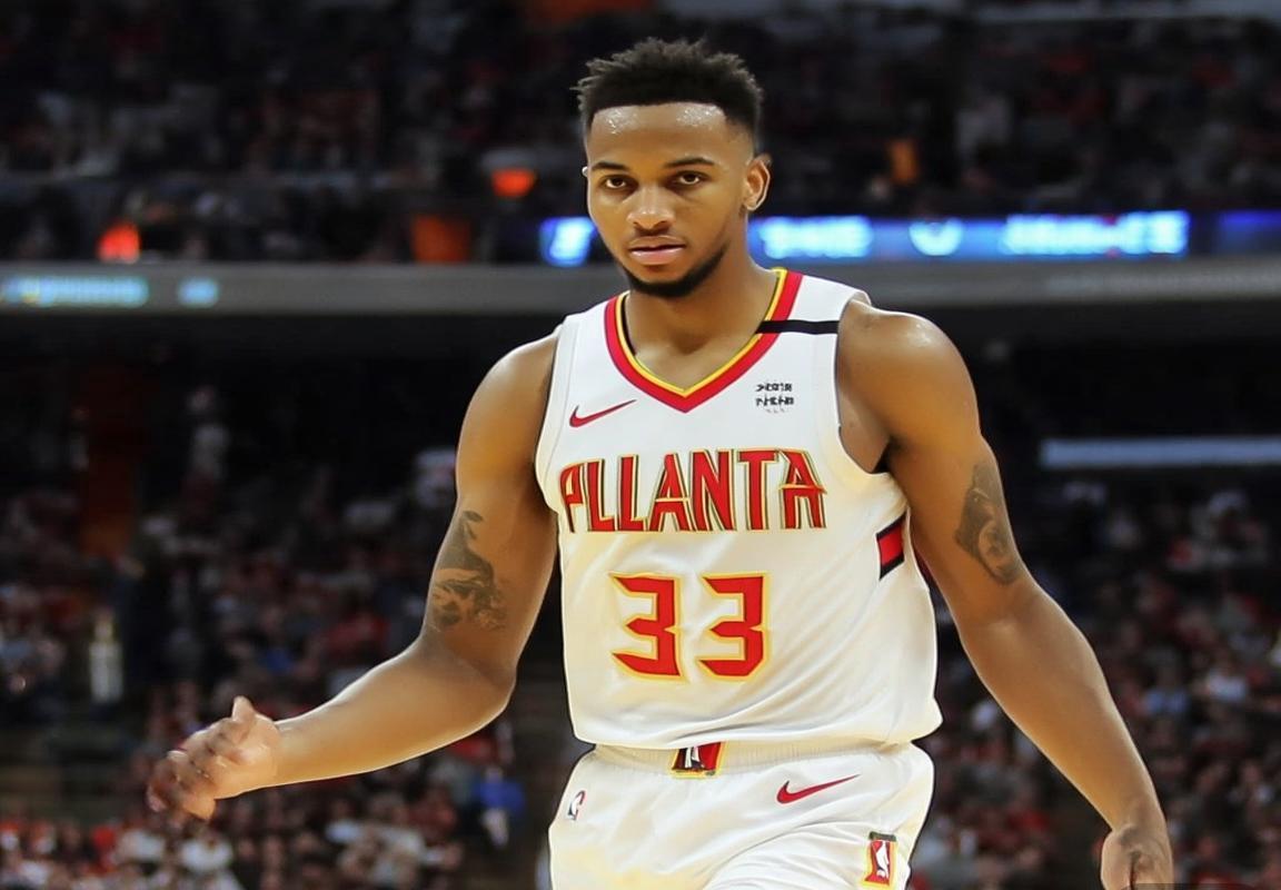 特雷·杨右膝挫伤缺阵，亚特兰大老鹰季后赛席位告急，德章泰·穆雷临危受命